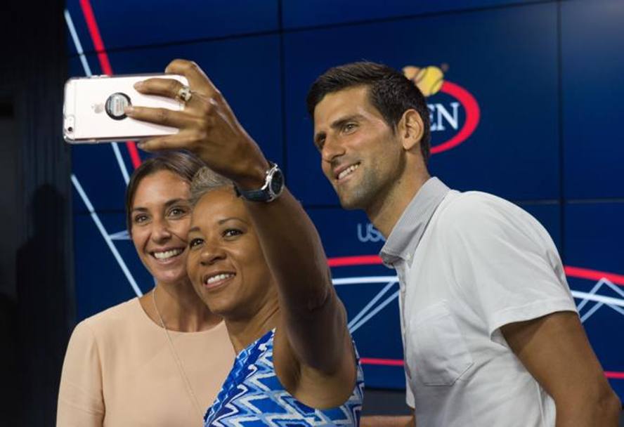 Selfie con Katrine Adams, ad del torneo, e Djokovic